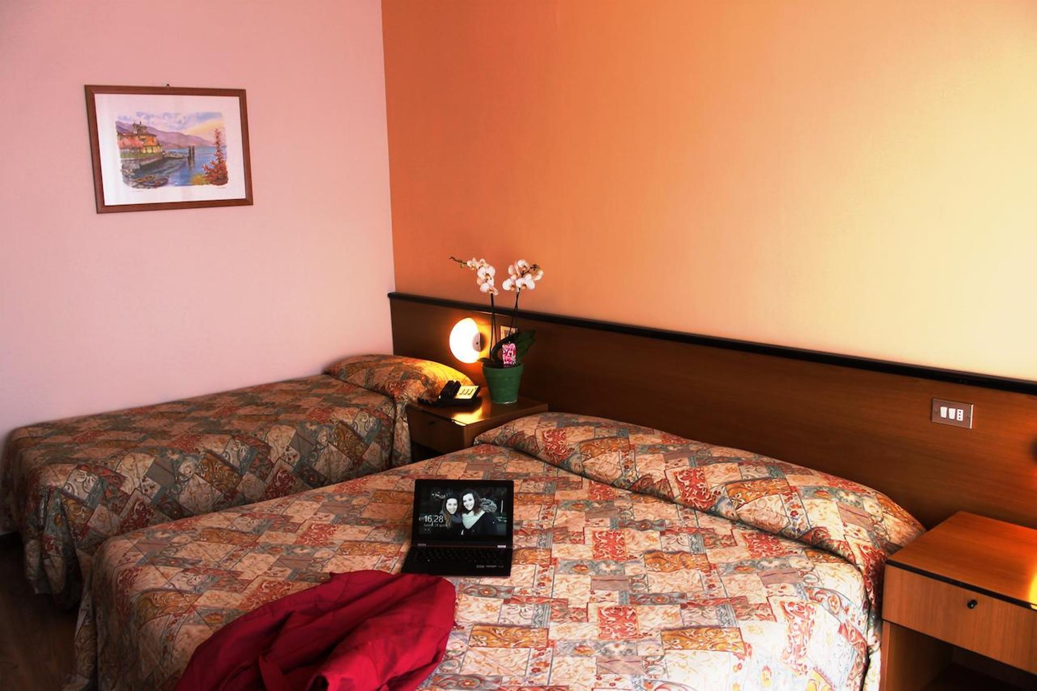 Aries Hotel Lesa Exterior photo