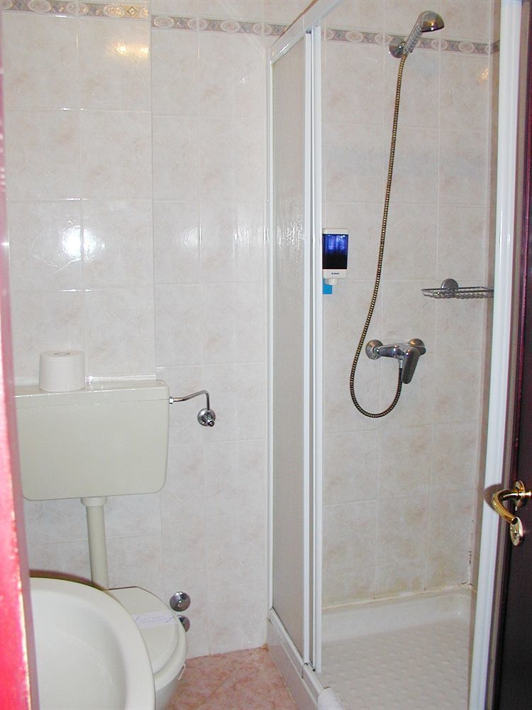 Aries Hotel Lesa Exterior photo