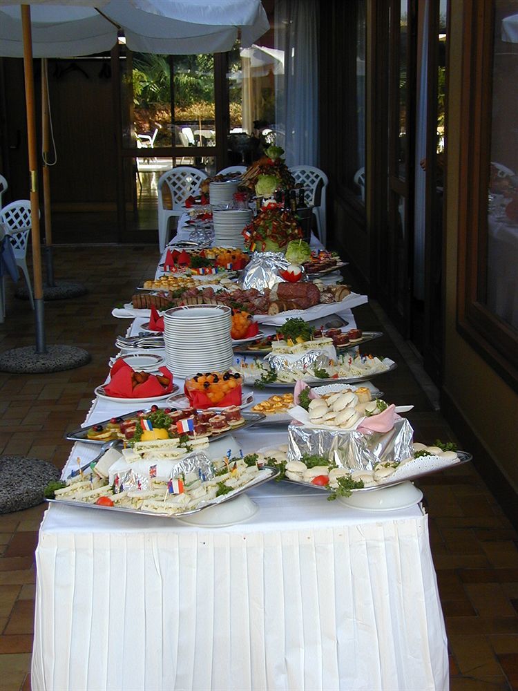 Aries Hotel Lesa Exterior photo